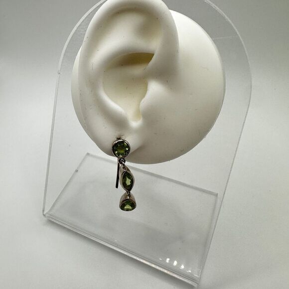 Stunning peridot and solid Sterling silver dangle earrings! - Picture 4 of 9